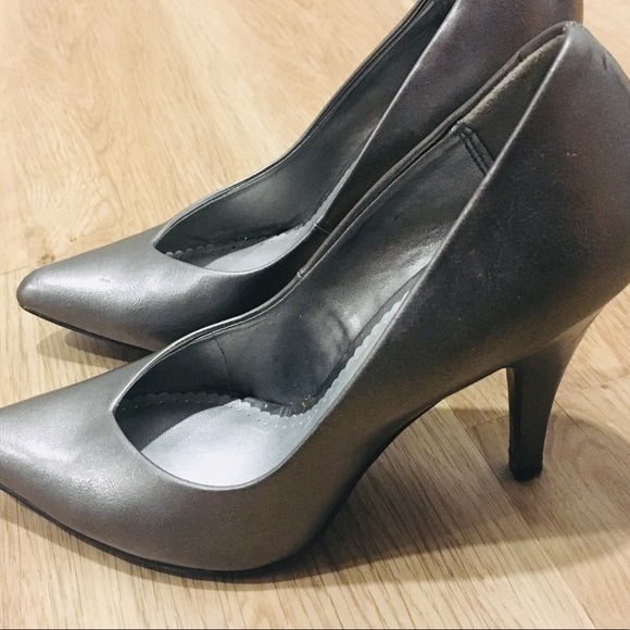 Shimmering charcoal heels - Picture 4 of 4